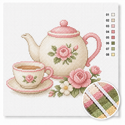 Theepot met rozen kruissteek pakket — crèmewitte theepot met theekopje en roze rozen in high tea sfeer